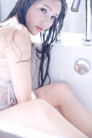 女士三角内裤蕾丝时装表演_720全集免费播放